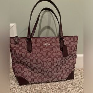 Coach F29958 womens signature Jacquard tote - raspberry.